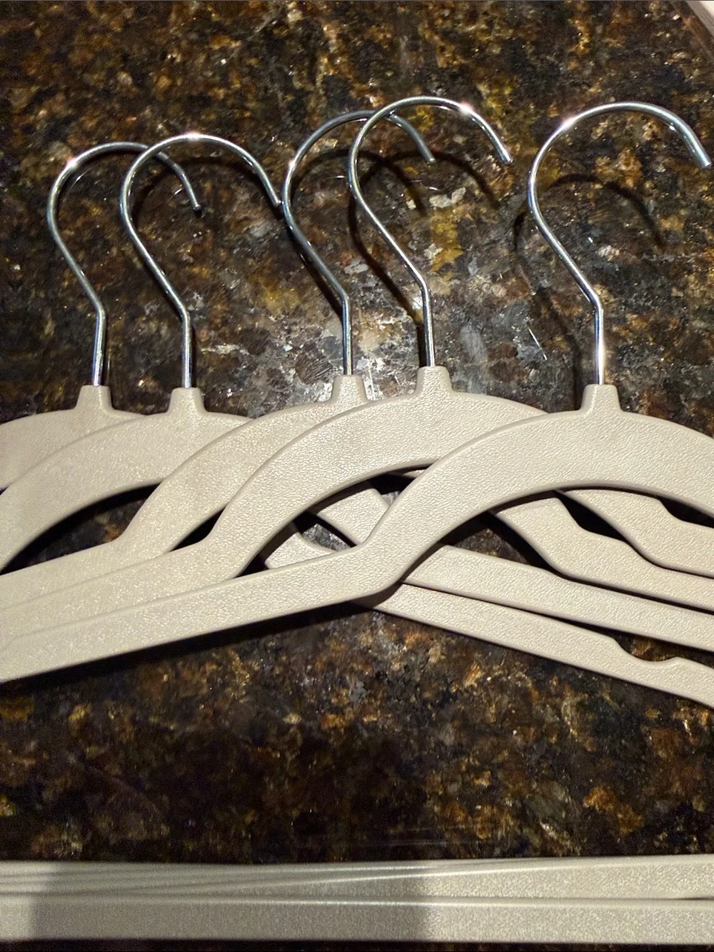Plastic Thin Hangers - Set of 10 in Grey BRAND NEW Clothes Hangers